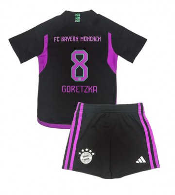 Bayern Munich Leon Goretzka #8 Segunda Equipación Niños 2023-24 Manga Corta (+ Pantalones cortos)